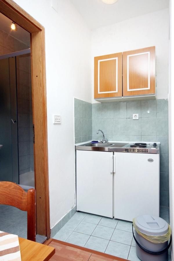 Apartments By The Sea Drvenik Donja Vala, Makarska - 6701 Екстериор снимка