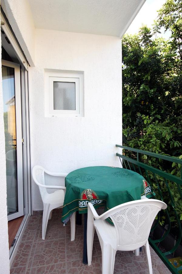 Apartments By The Sea Drvenik Donja Vala, Makarska - 6701 Екстериор снимка