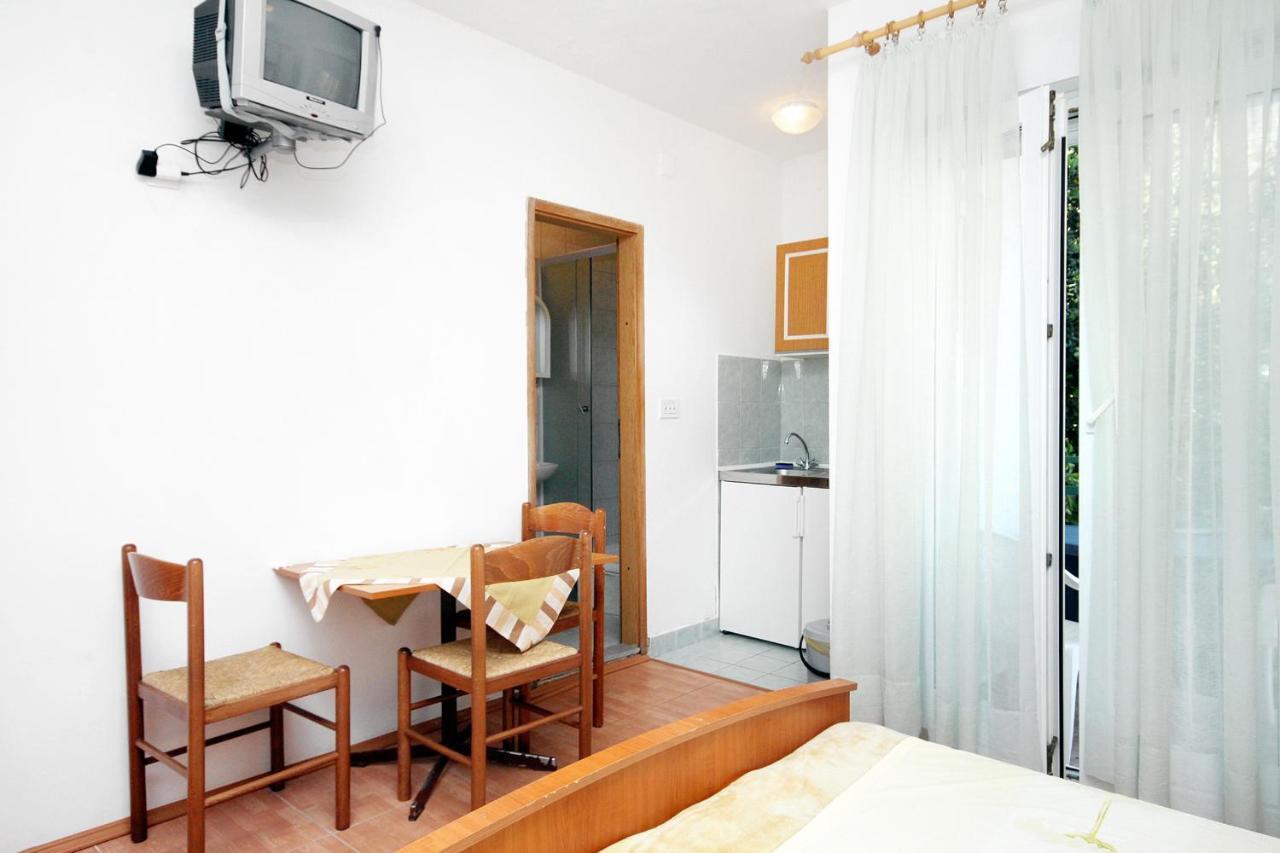 Apartments By The Sea Drvenik Donja Vala, Makarska - 6701 Екстериор снимка