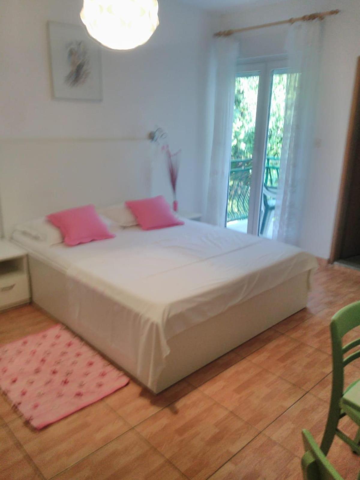 Apartments By The Sea Drvenik Donja Vala, Makarska - 6701 Екстериор снимка