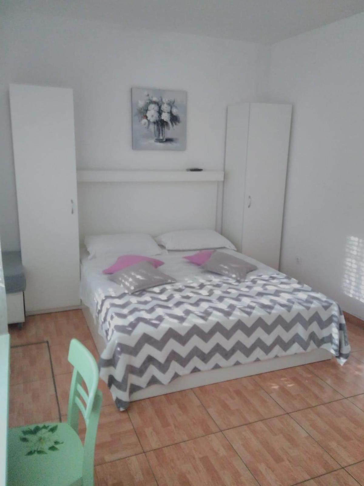 Apartments By The Sea Drvenik Donja Vala, Makarska - 6701 Екстериор снимка